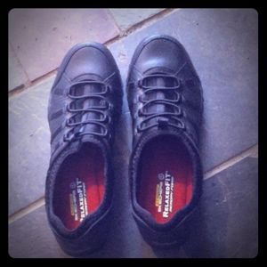 Slip resistant relaxed fit sketchers 8.5